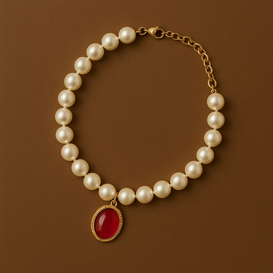 Тансаг муурны зүүлт – Алтлаг хүрээтэй улаан чулуу